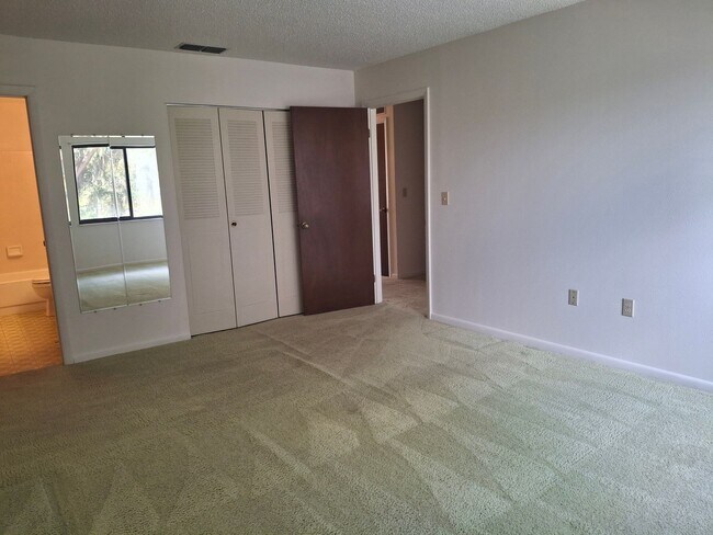 Building Photo - 2/2 in Silver Spring Shores 55+