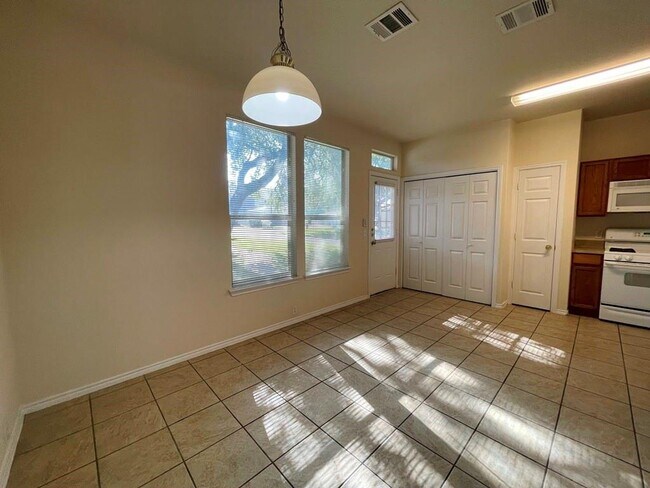 Building Photo - 251 Utterback