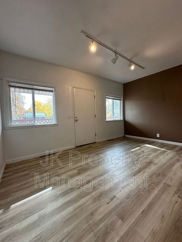 Building Photo - 1219 6th Ave S