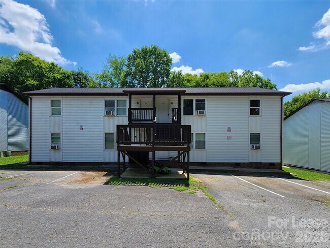 Building Photo - 667 Faith Dr SW