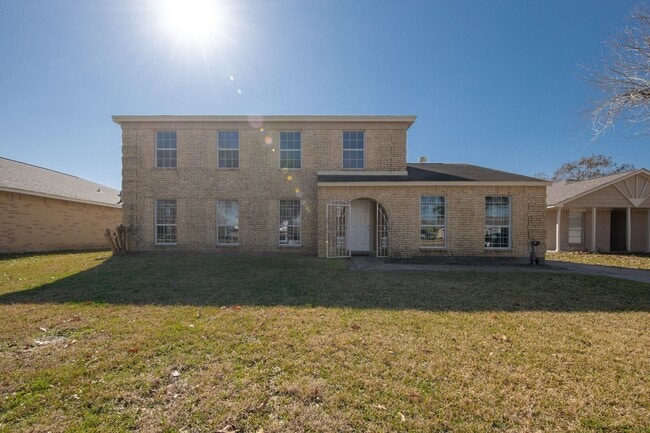 Building Photo - 2523 W Greens Rd