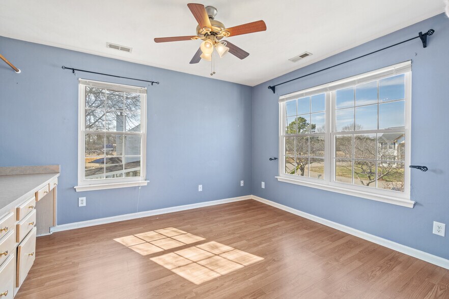 Building Photo - 305 Hidden Falls Ct