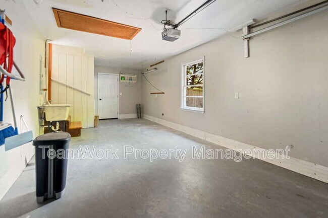 Building Photo - 1641 Falmouth St