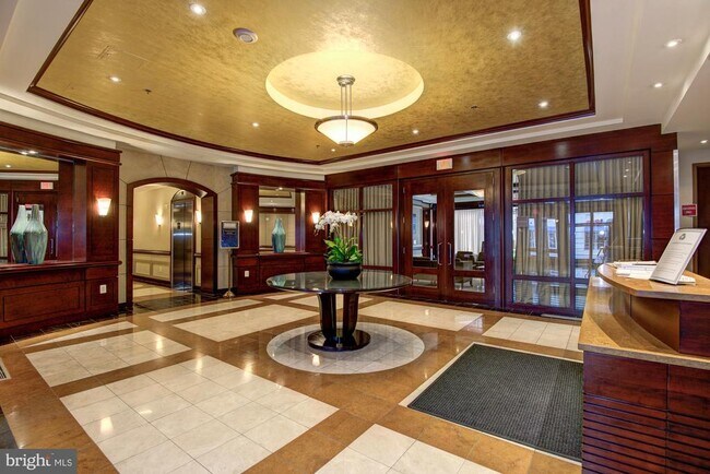 Building Photo - 888 N Quincy St