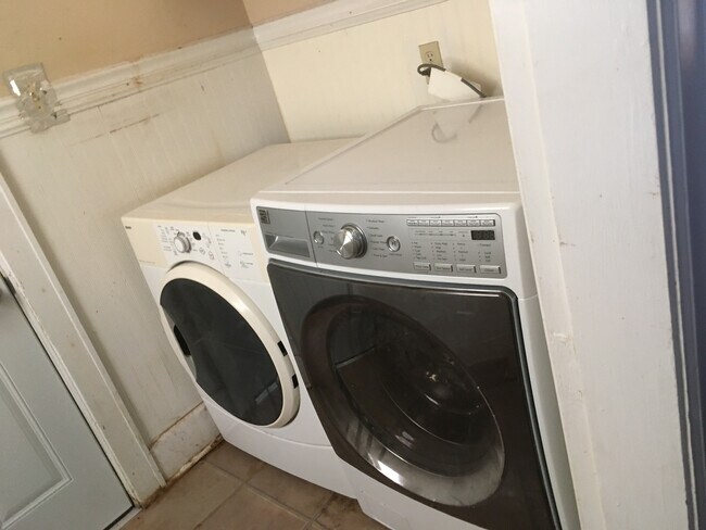 Building Photo - 4104 N College Ave