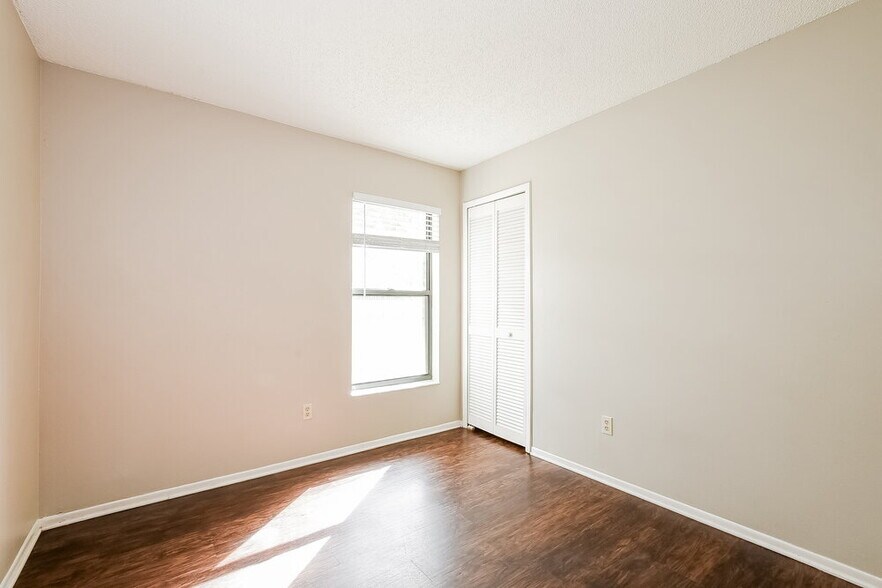 Building Photo - 1063 Alpug Ave