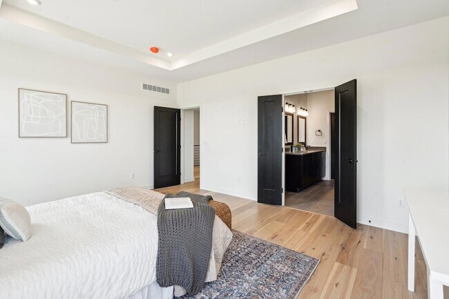 Building Photo - 753 Man O War Blvd