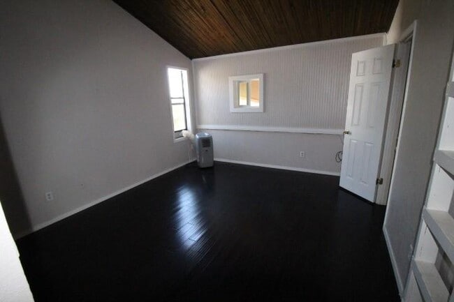 Building Photo - 805 Paisley Dr