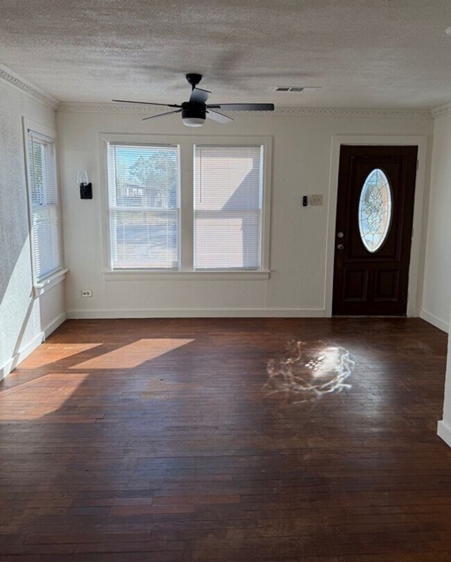 Building Photo - 1005 N 3rd St