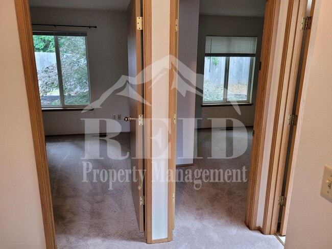 Building Photo - Ridgetop / Island Lake home located in a cul-de-sac