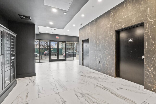 Building Photo - 412 Whiton St