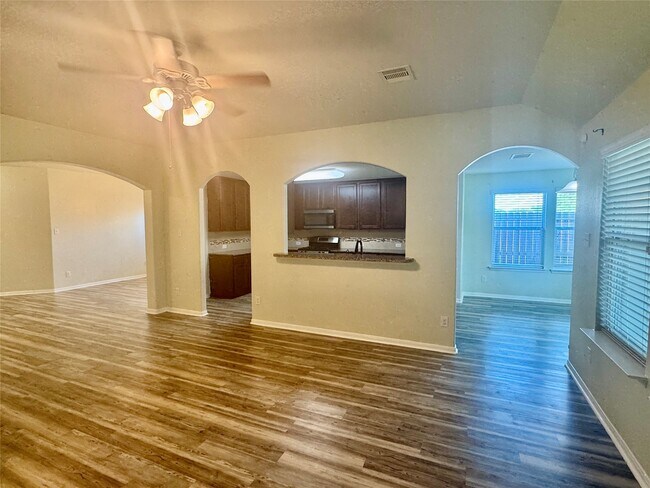 Building Photo - 1205 Quarterhorse Dr
