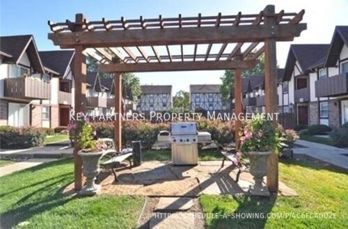 Building Photo - 6212 Robinson St