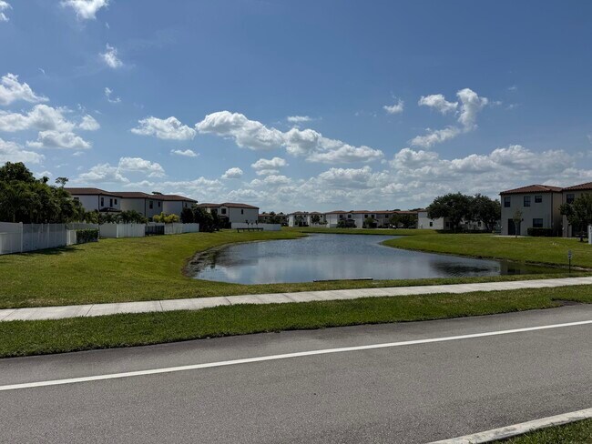 Building Photo - 2037 Oysterwood Ln