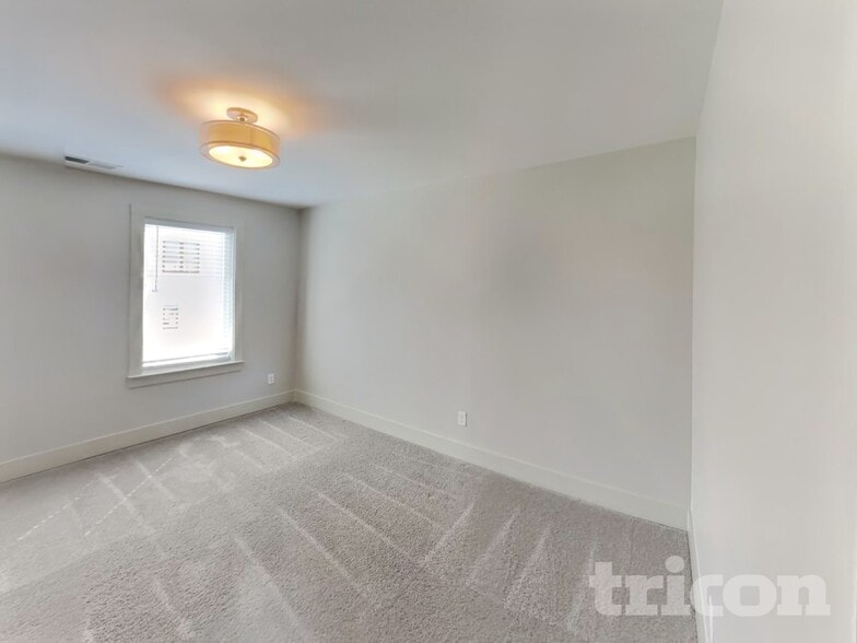 Building Photo - 6813 Charlotte Pike