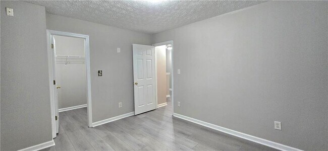 Building Photo - 610 James Ridge Dr