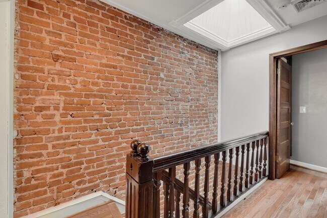 Building Photo - 310 9th St NE