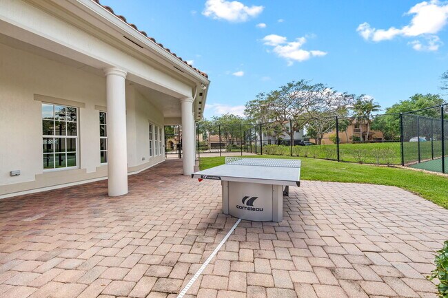 Building Photo - 10652 Ivanhoe Ln