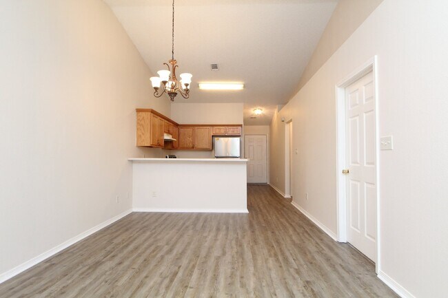 Building Photo - 2BR/2BA End Unit in West Pensacola – Pet F...
