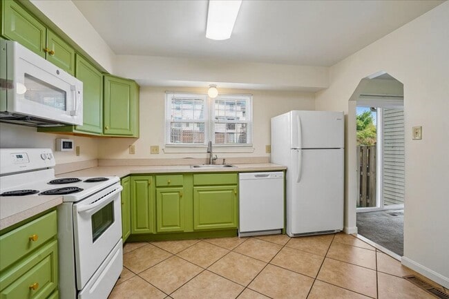 Building Photo - Immediate move-in at Goshen Village