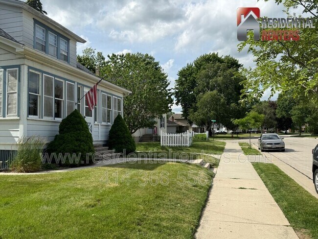 Building Photo - 1007 13th Ave