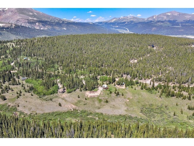 Building Photo - Beautiful Home on 10 Acres