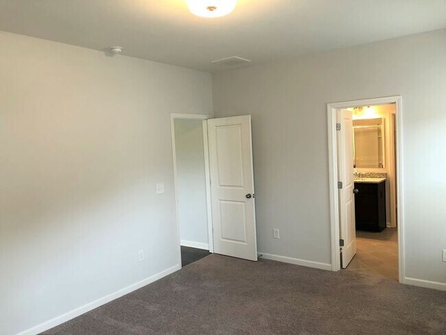 Building Photo - 5712 Oakgate Dr