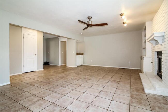 Building Photo - 10101 Mamus Ln