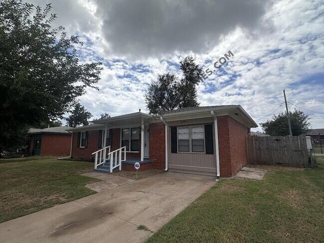 Building Photo - 2101 Flannery Dr
