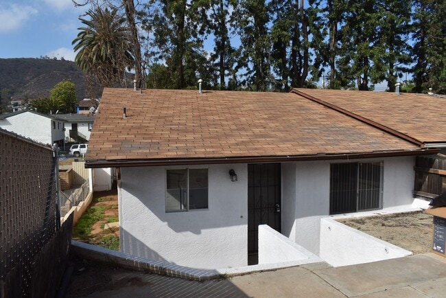 Primary Photo - 2 Bedroom 1 Bath Single Level Unit- Lakeside
