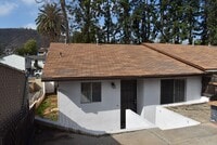 Building Photo - 2 Bedroom 1 Bath Single Level Unit- Lakeside