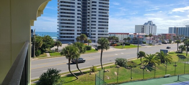 Building Photo - Vacation Rental - 30 Day min stay - across From Daytona Beach Only $1500-$2000 Month