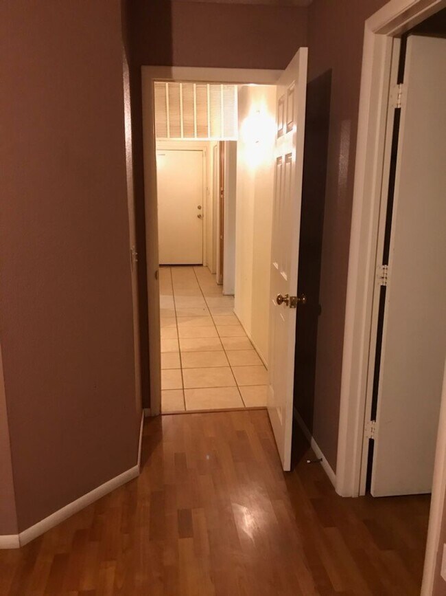 Building Photo - 3 bed 2 bath Camelback & 83rd Ave