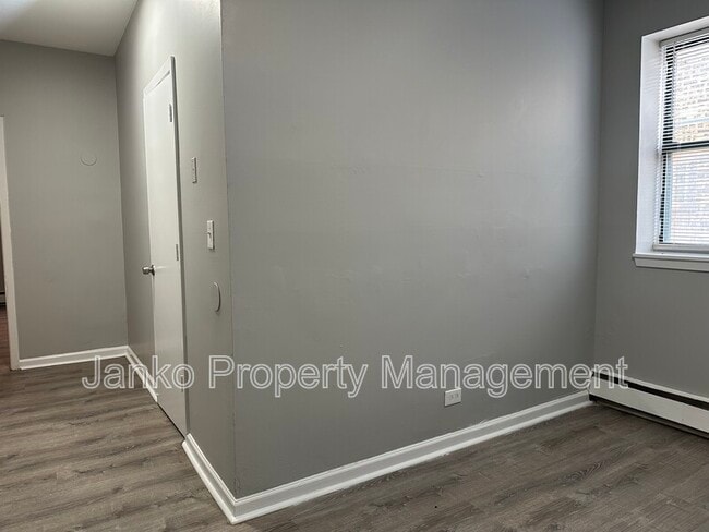 Building Photo - 52 N Parkside Ave