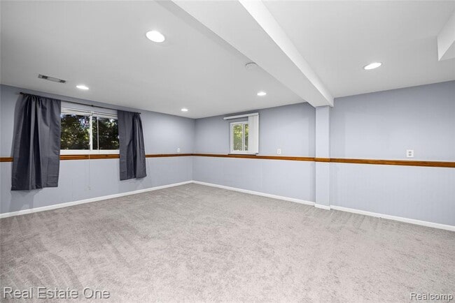 Building Photo - 348 Decca Dr