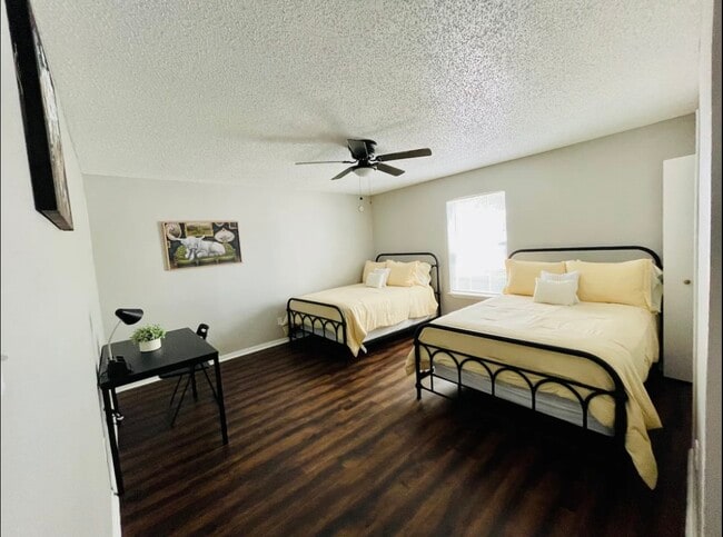 Building Photo - 336 Victor St