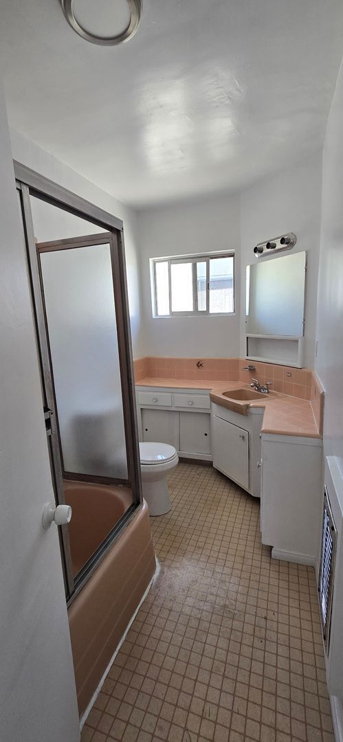 Building Photo - 1308 N Poinsettia Pl