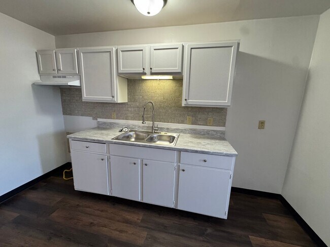 Building Photo - 80 Williams