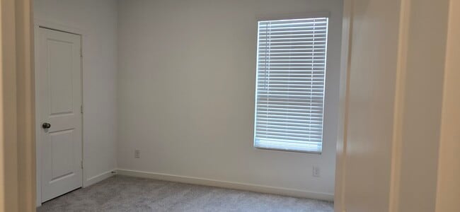 Building Photo - 1250 Okeechobee Dr