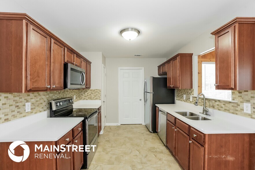 Building Photo - 101 Lyndhurst Dr