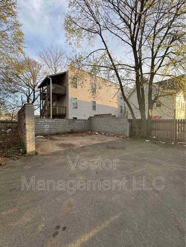 Building Photo - 34 Wolcott St