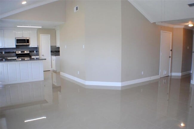 Building Photo - 227 Shiloh Dr