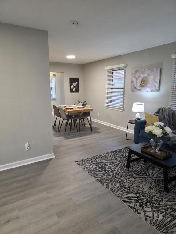 Building Photo - 7831 Trenton Ave