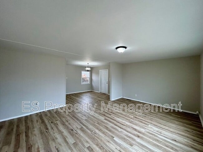 Building Photo - 4948 Patricia St