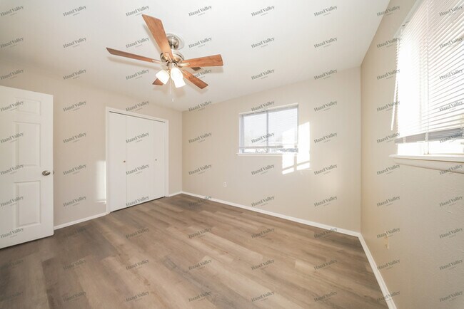 Building Photo - 2601 Yorkshire Ave