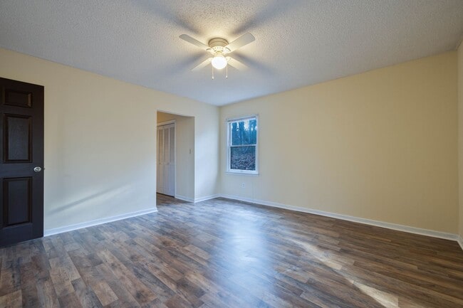 Building Photo - 105 Hanover Way