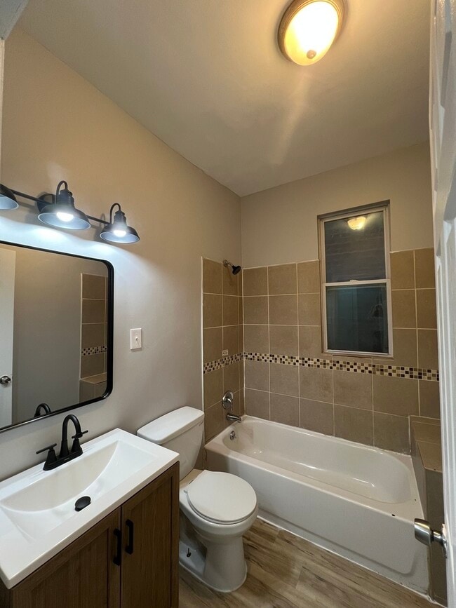 Building Photo - 7349 S Evans Ave