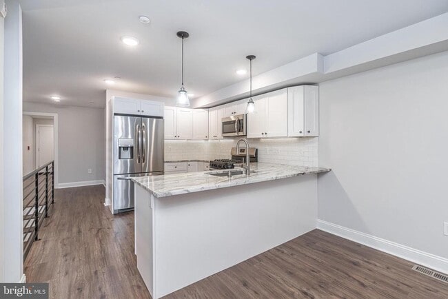 Building Photo - 2202 Christian St