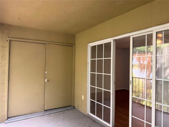Building Photo - 3956 Versailles Dr