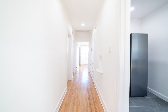 Building Photo - 5065 Edgewood Pl